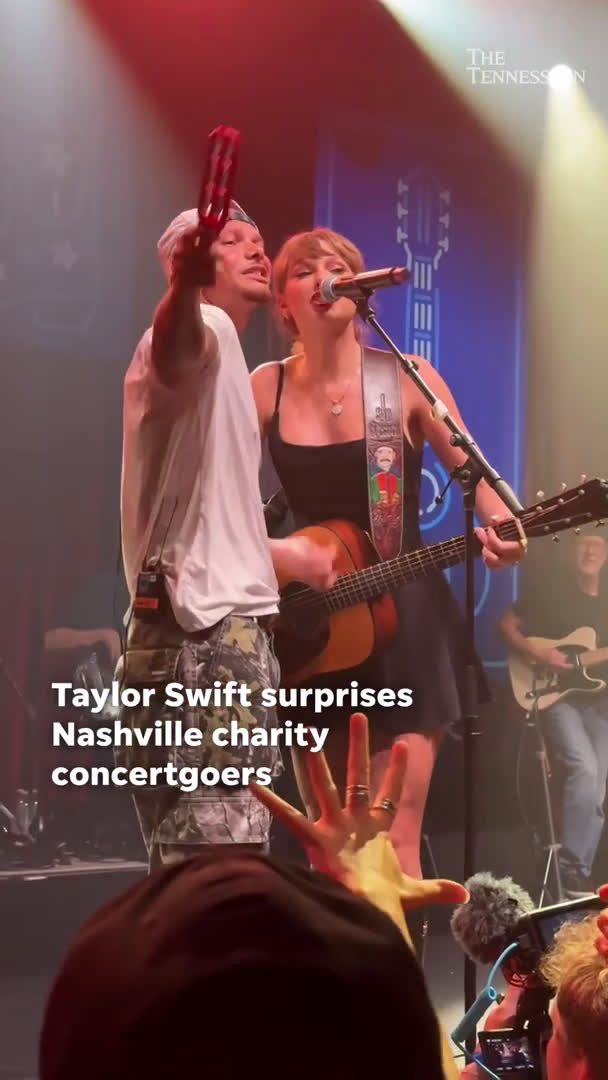 Taylor Swift shocks fans with surprise performance at Tight End ...