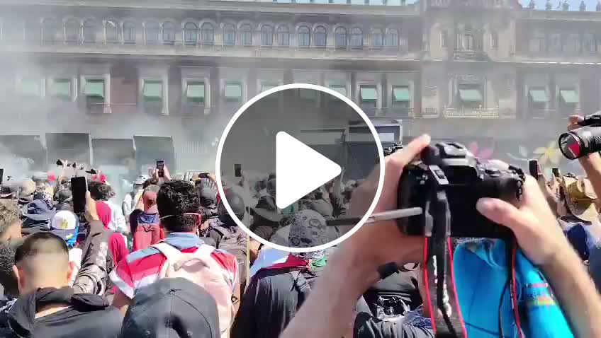 Rioters Tear Down Wall Around Mexico’s National Palace in Protest of ...