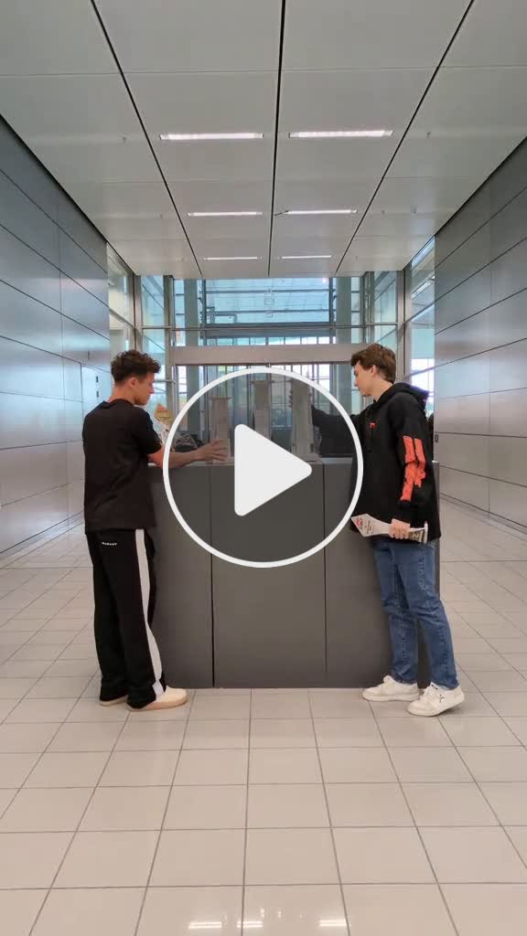 Bringing our Miami haul back to base McLaren F1 62818 #america - NewsBreak