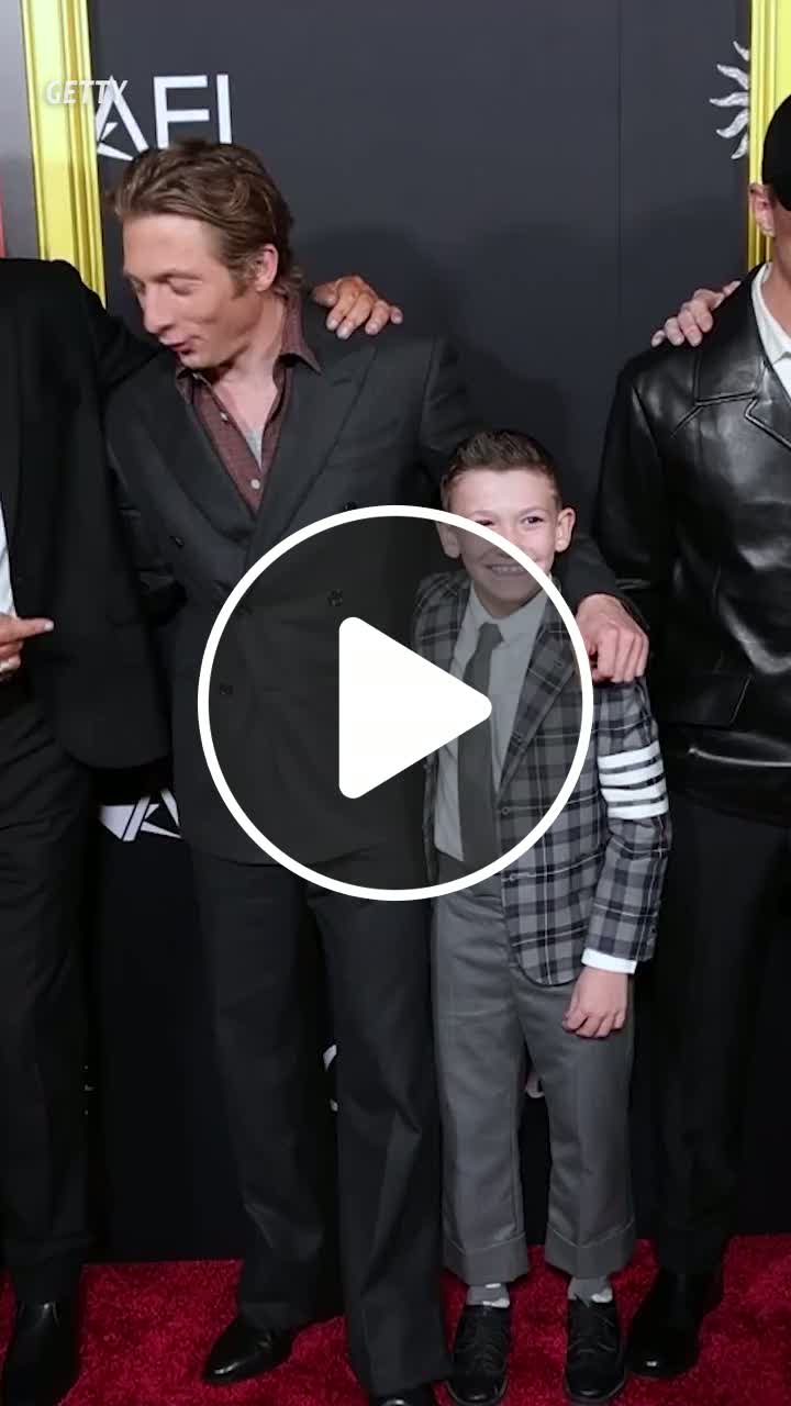 Jeremy Allen White melts hearts as he fixes Matthew Anthony Pellicano ...