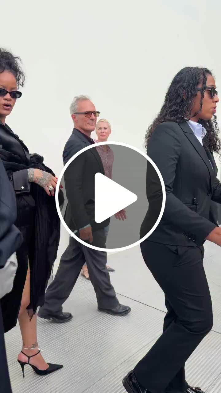 Rihanna wasn't expecting that😲😲wait for her reaction🤯🤯🤯 - NewsBreak