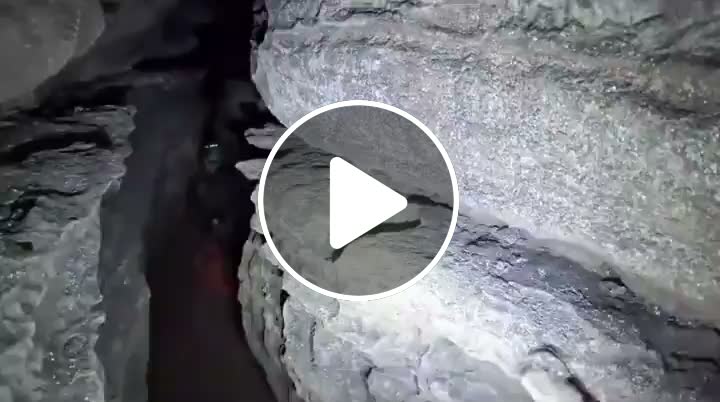 A treasure-hunting group in Tennessee made an unbelievable discovery after entering a cave and finding a massive underground chamber larger than a stadium. ??????????? Nature never stops surprising us! ????