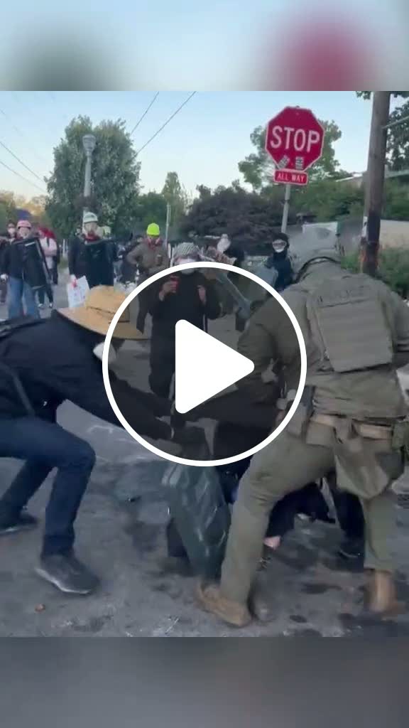 Federal agents in Portland Oregon engage anti-ICE rioters 94271 #us ...