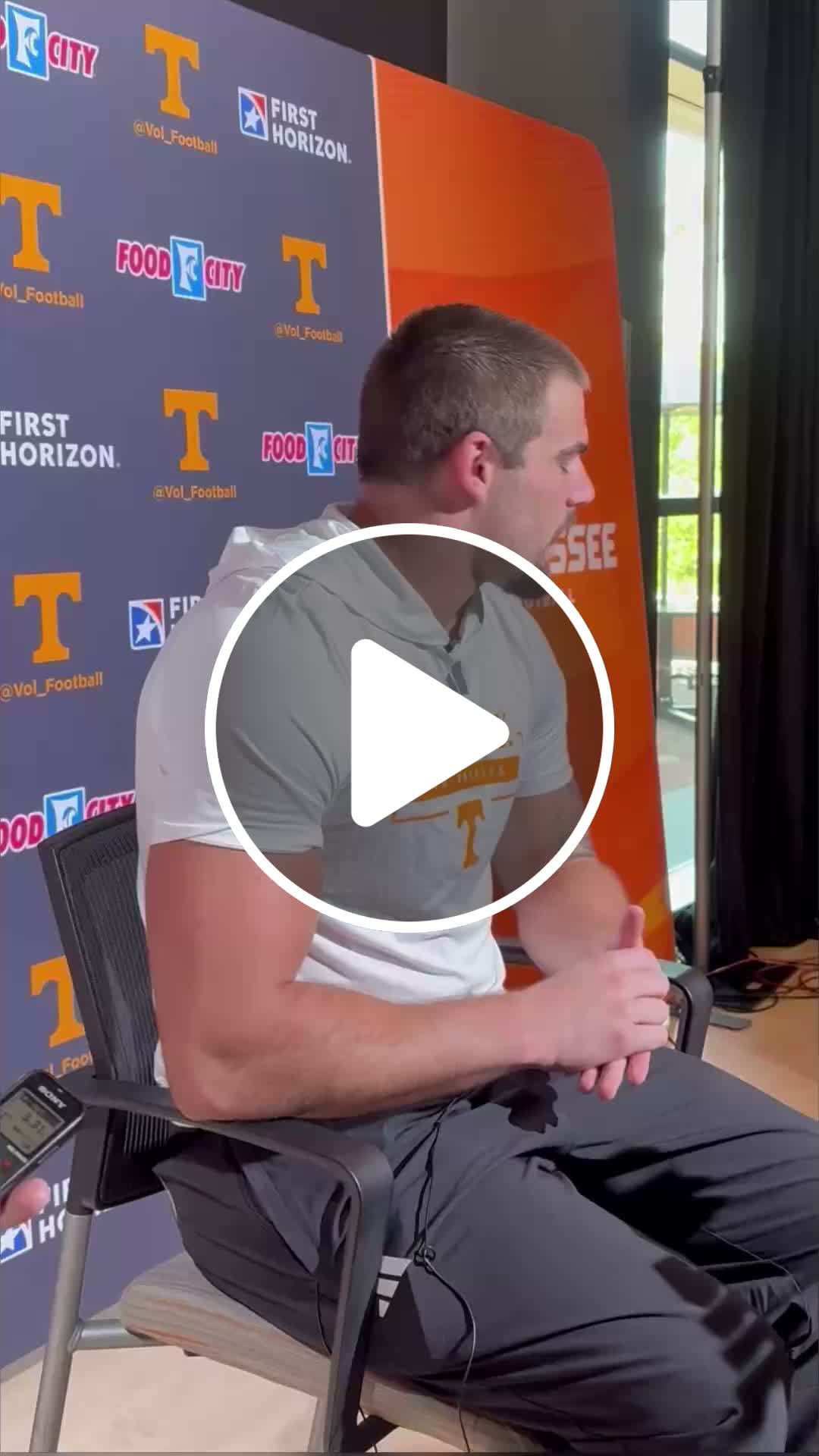 Tennessee linebacker Jeremiah Telander on LBs coach William Inge ...