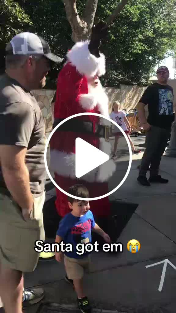 Santa will be inside 😭 @Project Big Screen (🎥:@Casey) #christmas #santa ...