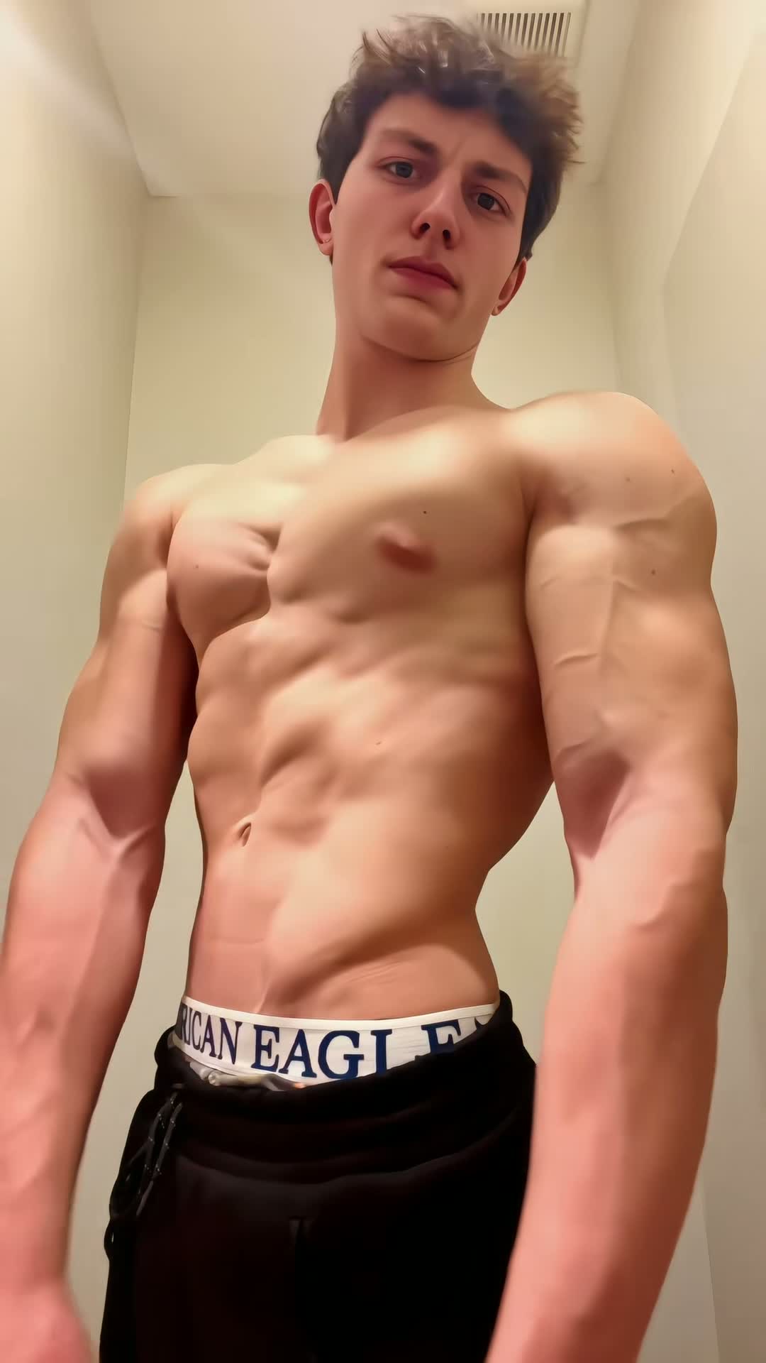 Lori Loughlin Reveals Which of Her Co-Stars Is Most Like Their 'Fuller  House' Character | wkyc.com, image size:1080x1920